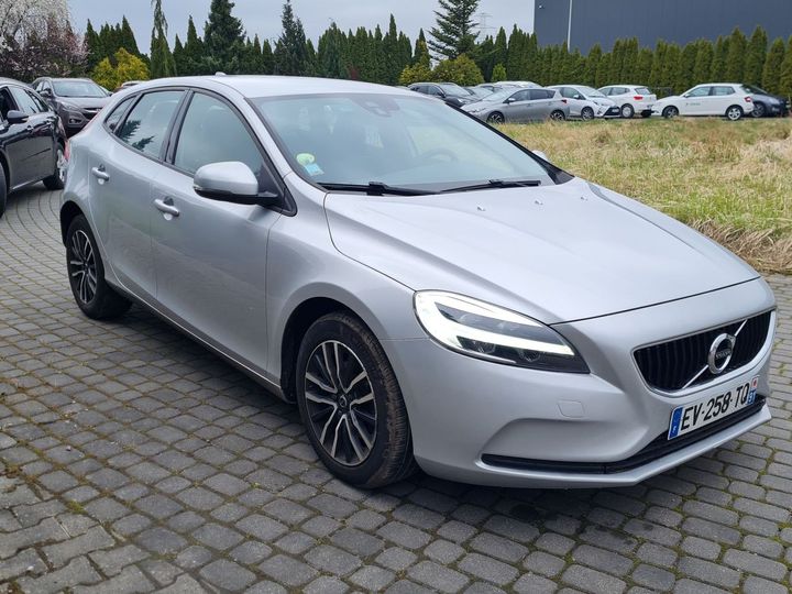 VOLVO V40 2018 yv1mv7481j2495354