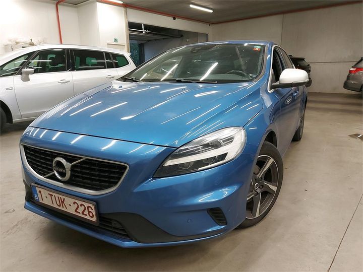 VOLVO V40 2018 yv1mv7481j2496975