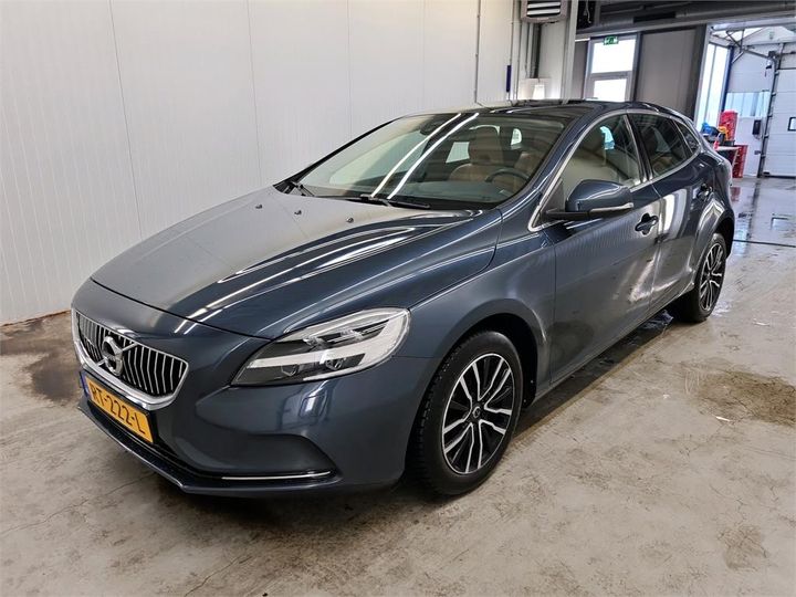 VOLVO V40 2018 yv1mv7481j2497257