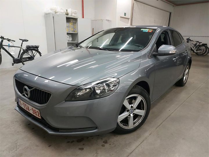 VOLVO V40 2018 yv1mv7481j2497611