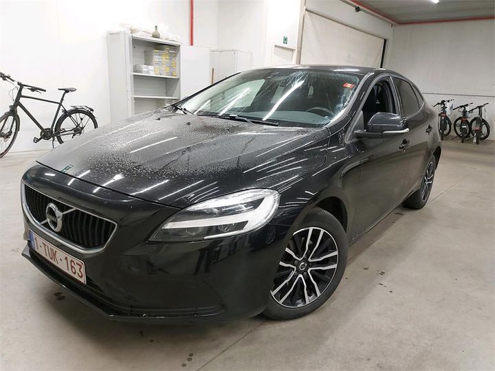 VOLVO V40 2018 yv1mv7481j2498432