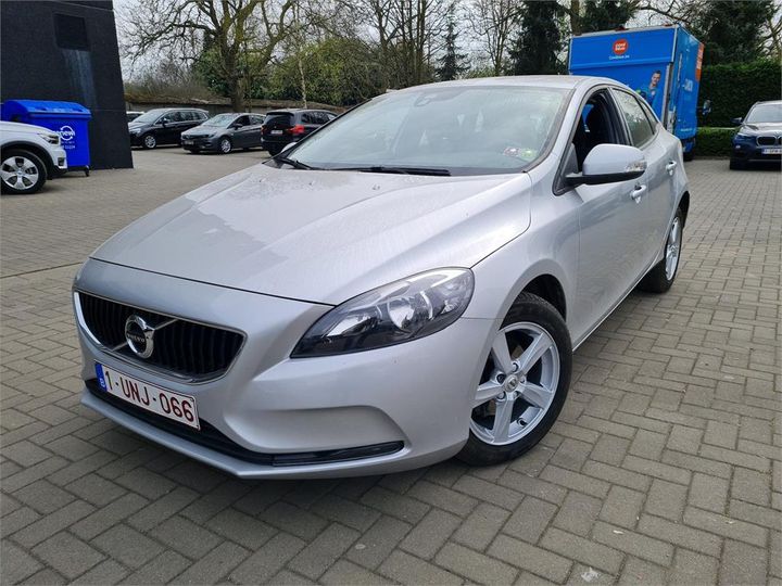 VOLVO V40 2018 yv1mv7481j2500265