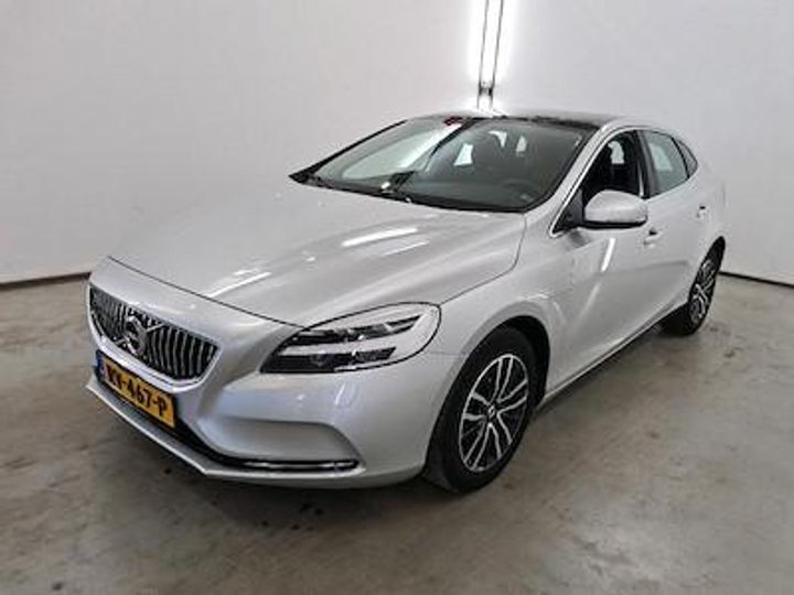 VOLVO V40 2018 yv1mv7481j2500915