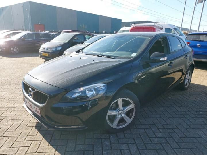 VOLVO V40 2018 yv1mv7481j2502111