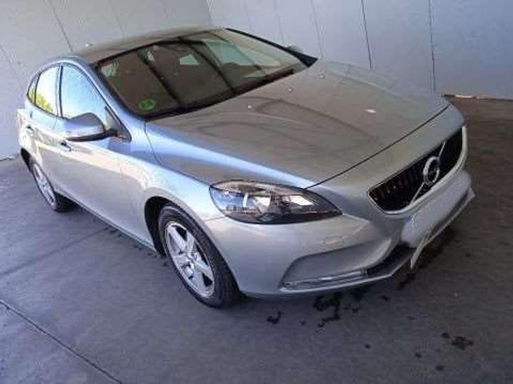 VOLVO V40 2018 yv1mv7481j2504970