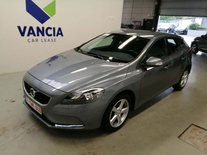 VOLVO V40 2018 yv1mv7481j2506428