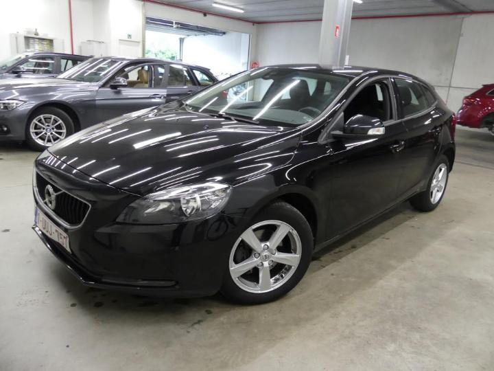 VOLVO V40 2018 yv1mv7481j2507666