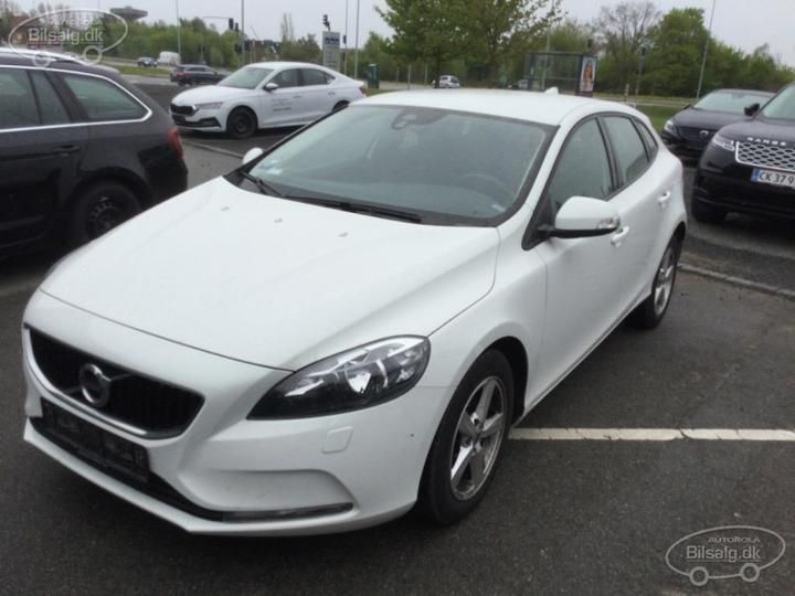 VOLVO V40 HATCHBACK 2018 yv1mv7481j2507978