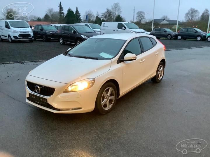 VOLVO V40 HATCHBACK 2018 yv1mv7481j2509012