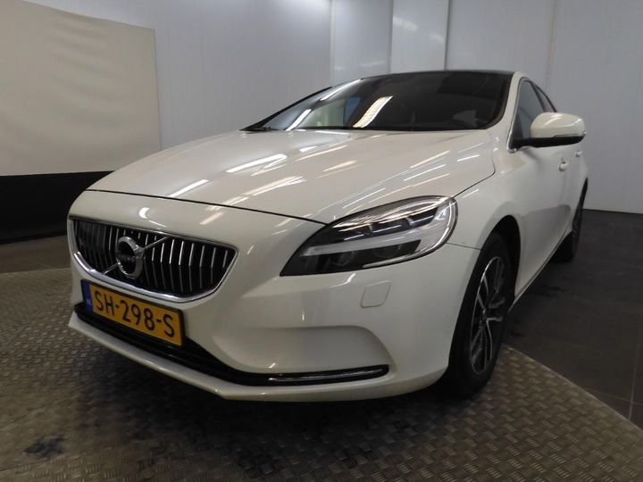 VOLVO V40 2018 yv1mv7481j2510480