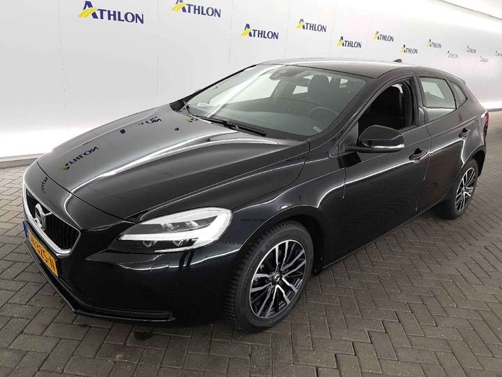 VOLVO V40 2018 yv1mv7481j2511271