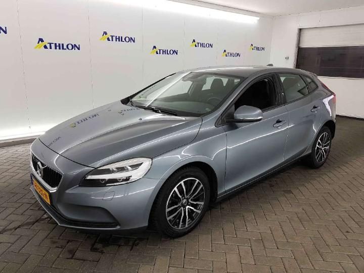 VOLVO V40 2018 yv1mv7481j2511485