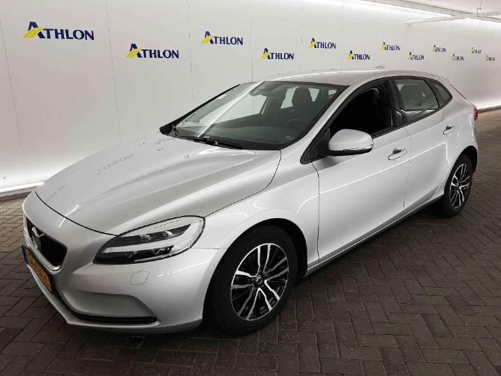 VOLVO V40 2018 yv1mv7481j2511528