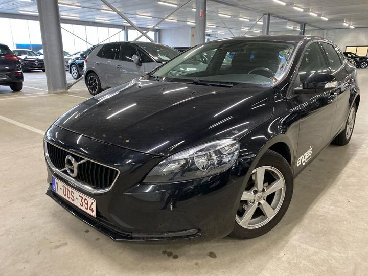 VOLVO V 40 2018 yv1mv7481j2511906