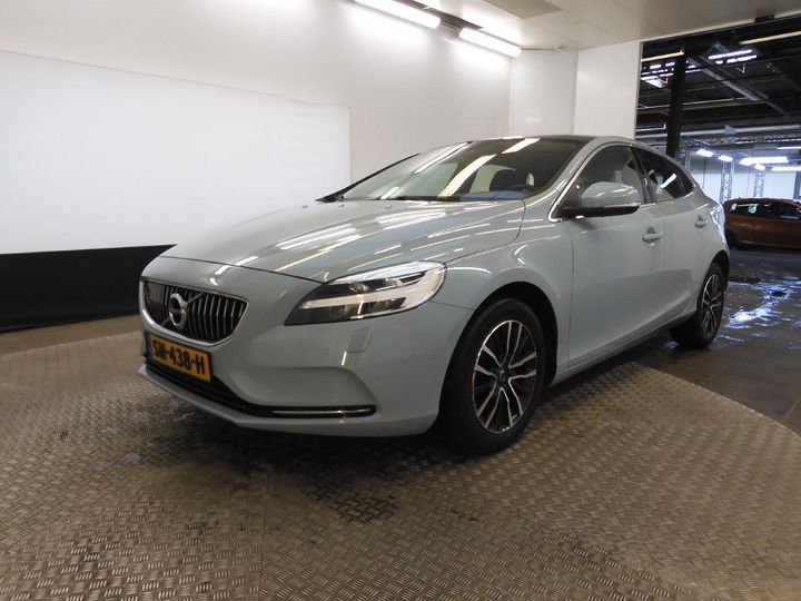 VOLVO V40 2018 yv1mv7481j2513914