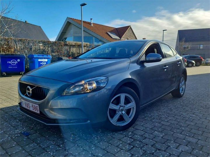 VOLVO V40 2018 yv1mv7481j2514272