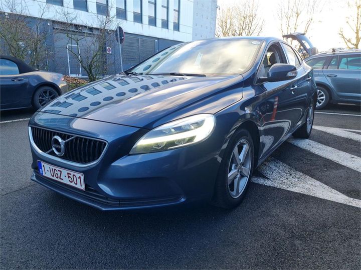 VOLVO V40 2018 yv1mv7481j2514357