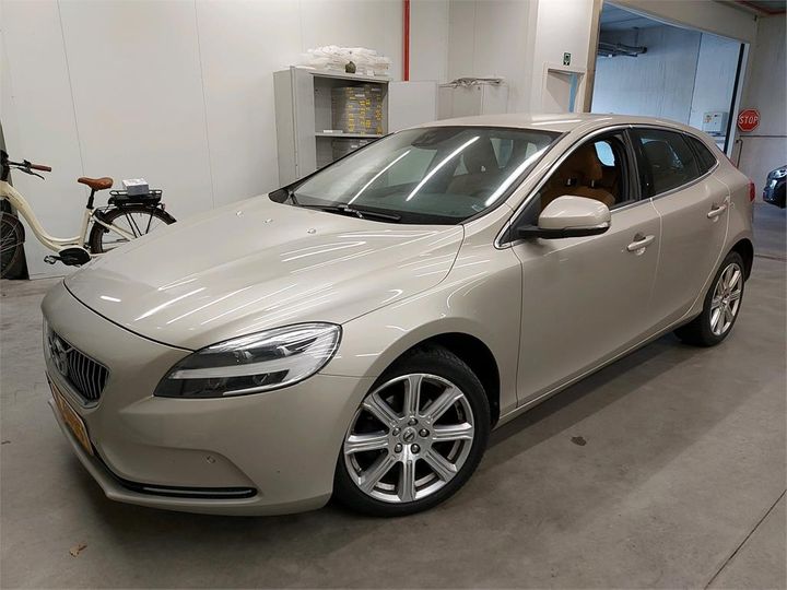 VOLVO V40 2017 yv1mv74l1j2474188