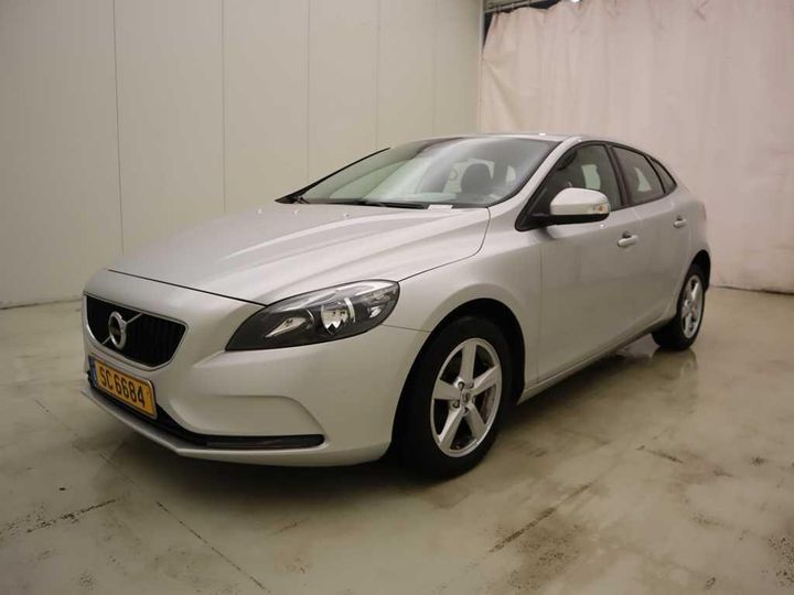 VOLVO V40 2018 yv1mv74l1j2514498