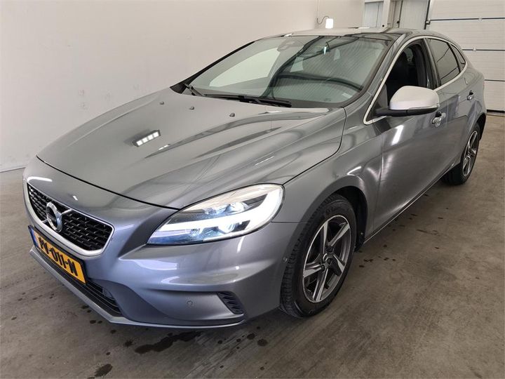 VOLVO V40 2017 yv1mv7980j2463903