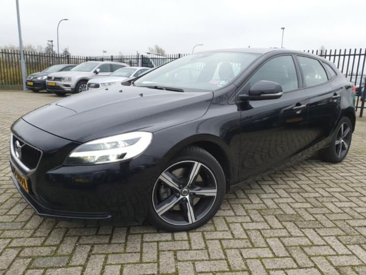 VOLVO V40 2017 yv1mv7980j2466145