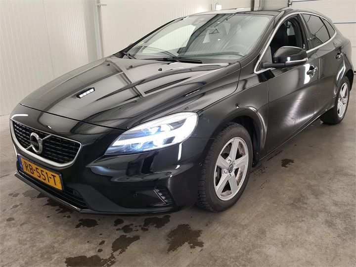 VOLVO V40 2017 yv1mv7980j2472956