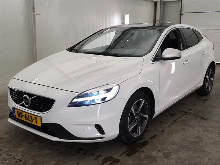 VOLVO V40 2017 yv1mv7980j2478836