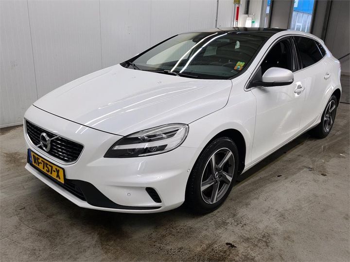 VOLVO V40 2017 yv1mv7980j2479386