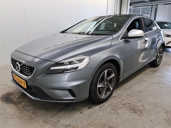 VOLVO V40 2017 yv1mv7980j2479398