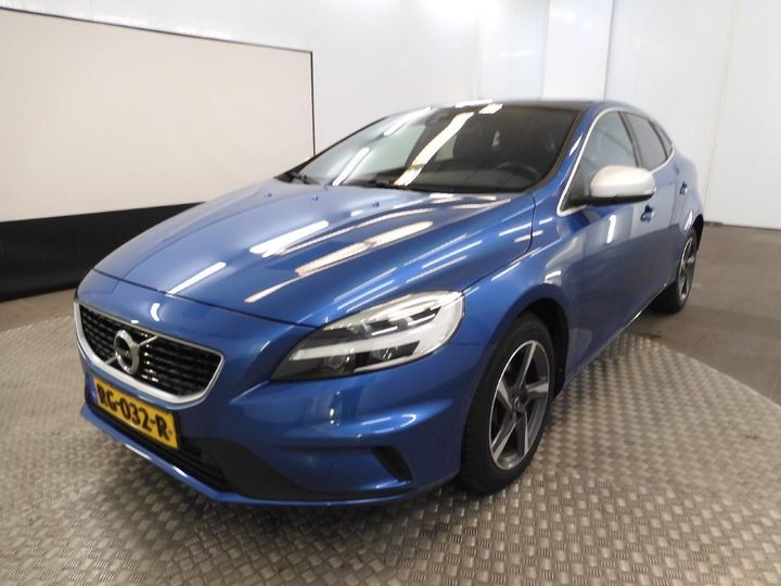 VOLVO V40 2017 yv1mv7980j2479535