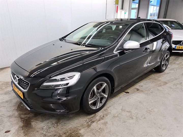 VOLVO V40 2017 yv1mv7980j2480986