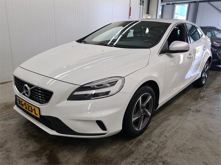 VOLVO V40 2017 yv1mv7980j2481687