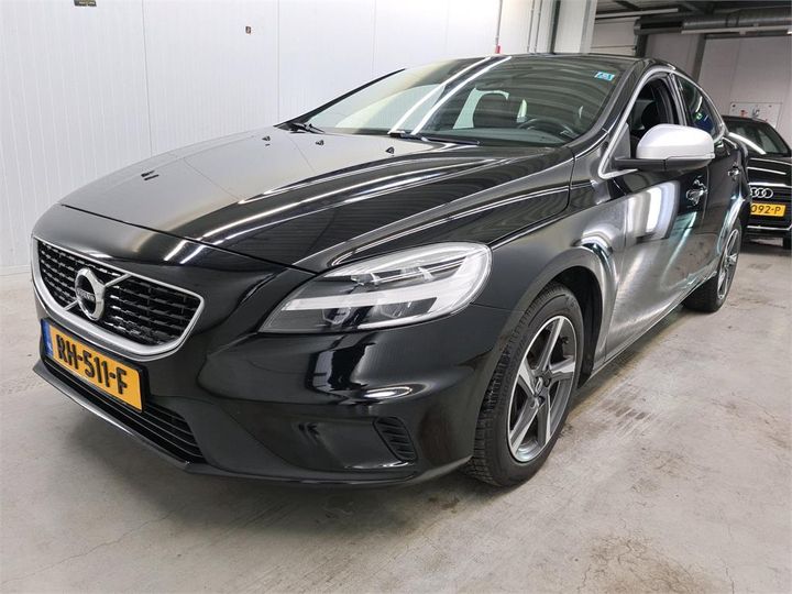 VOLVO V40 2017 yv1mv7980j2481784