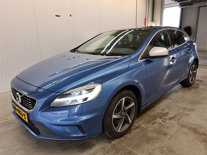 VOLVO V40 2017 yv1mv7980j2481905