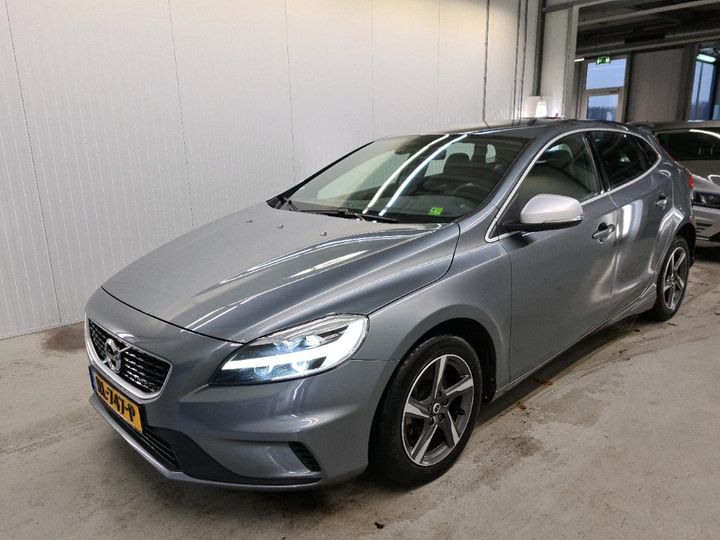 VOLVO V40 2018 yv1mv7980j2483243