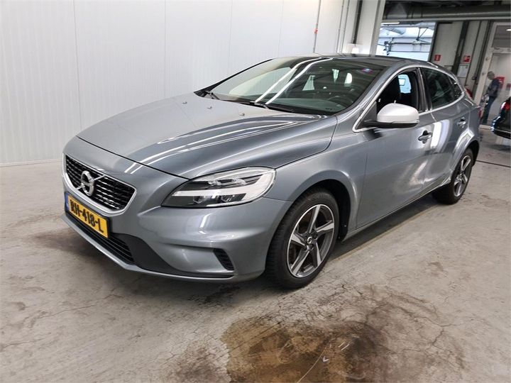 VOLVO V40 2017 yv1mv7980j2484820