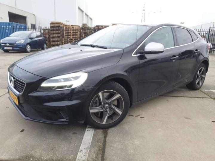 VOLVO V40 2018 yv1mv7980j2486196