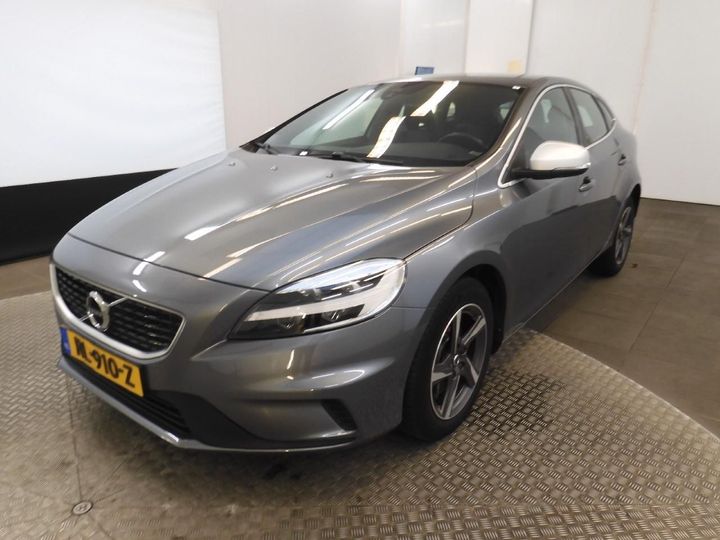 VOLVO V40 2018 yv1mv7980j2486862