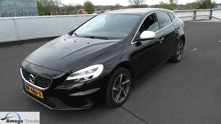 VOLVO V40 2018 yv1mv7980j2491321