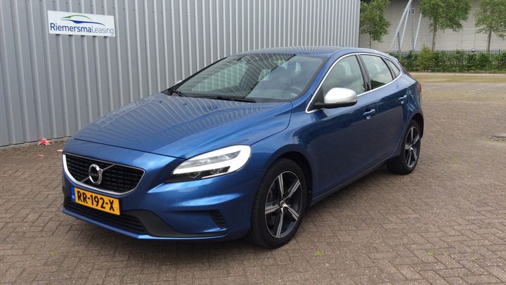 VOLVO V40 2018 yv1mv7980j2491369