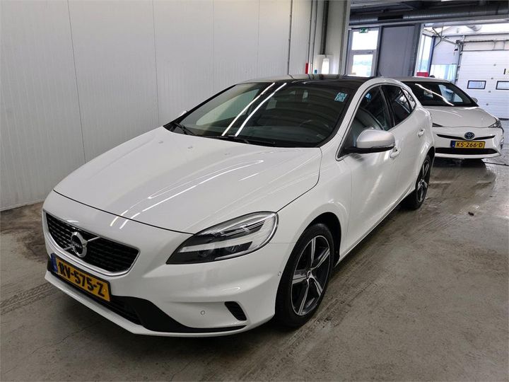 VOLVO V40 2018 yv1mv7980j2491534