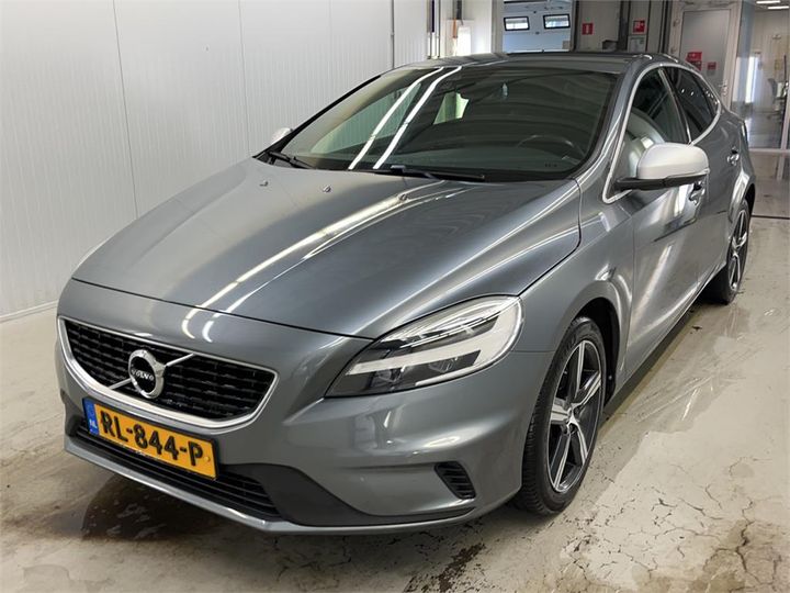 VOLVO V40 2018 yv1mv7980j2492985