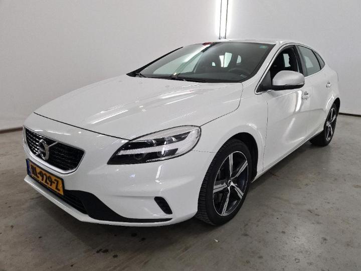 VOLVO V40 2018 yv1mv7980j2493234