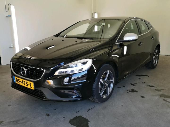 VOLVO V40 2018 yv1mv7980j2494796