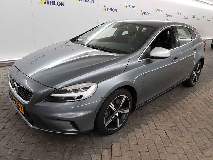 VOLVO V40 2018 yv1mv7980j2497574