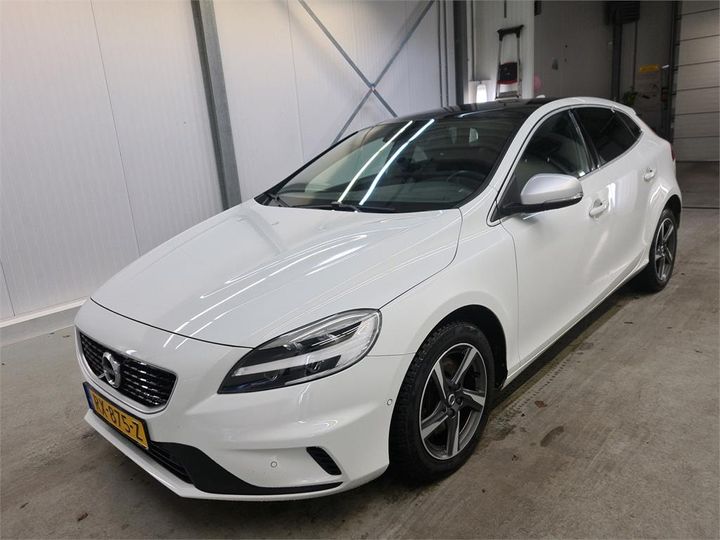 VOLVO V40 2018 yv1mv7980j2497608