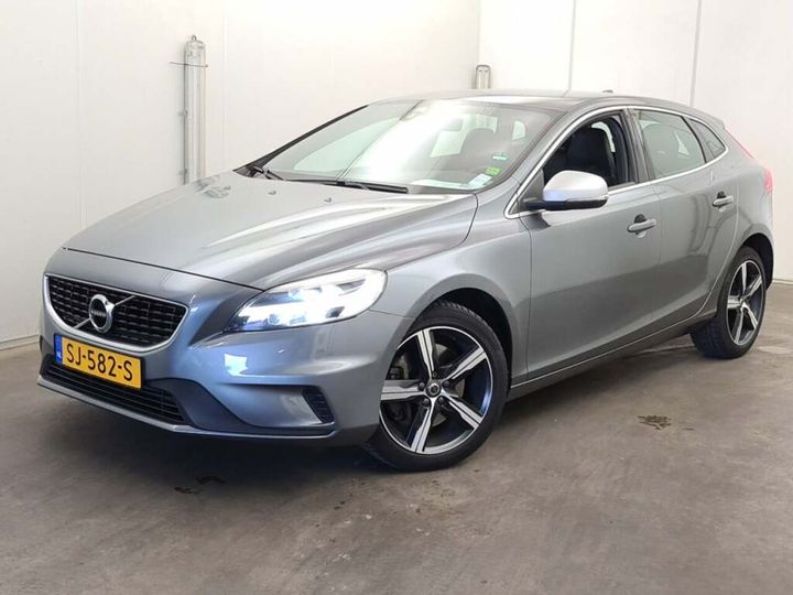 VOLVO V40 2018 yv1mv7980j2499774