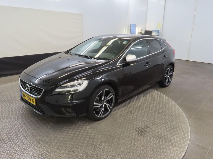 VOLVO V40 2018 yv1mv7980j2501464