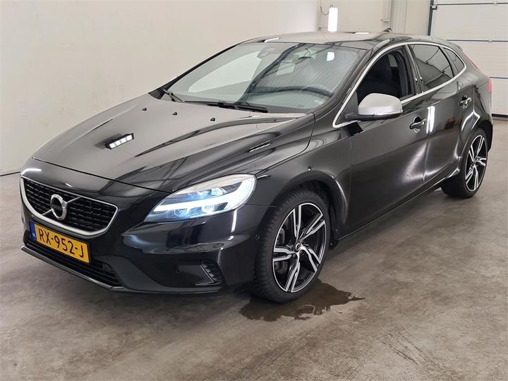 VOLVO V40 2018 yv1mv7980j2503218