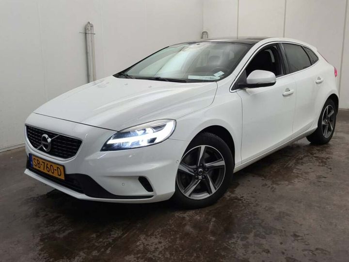 VOLVO V40 2018 yv1mv7980j2505530